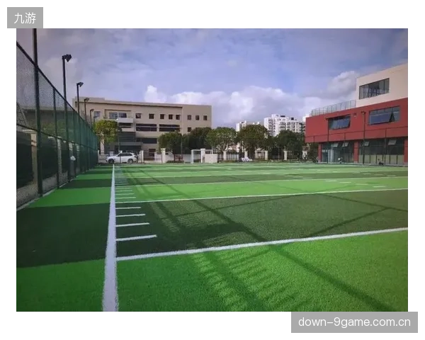 一方面社会体育场地严重不足，另一方面超65%的学校体育场地却在闲置